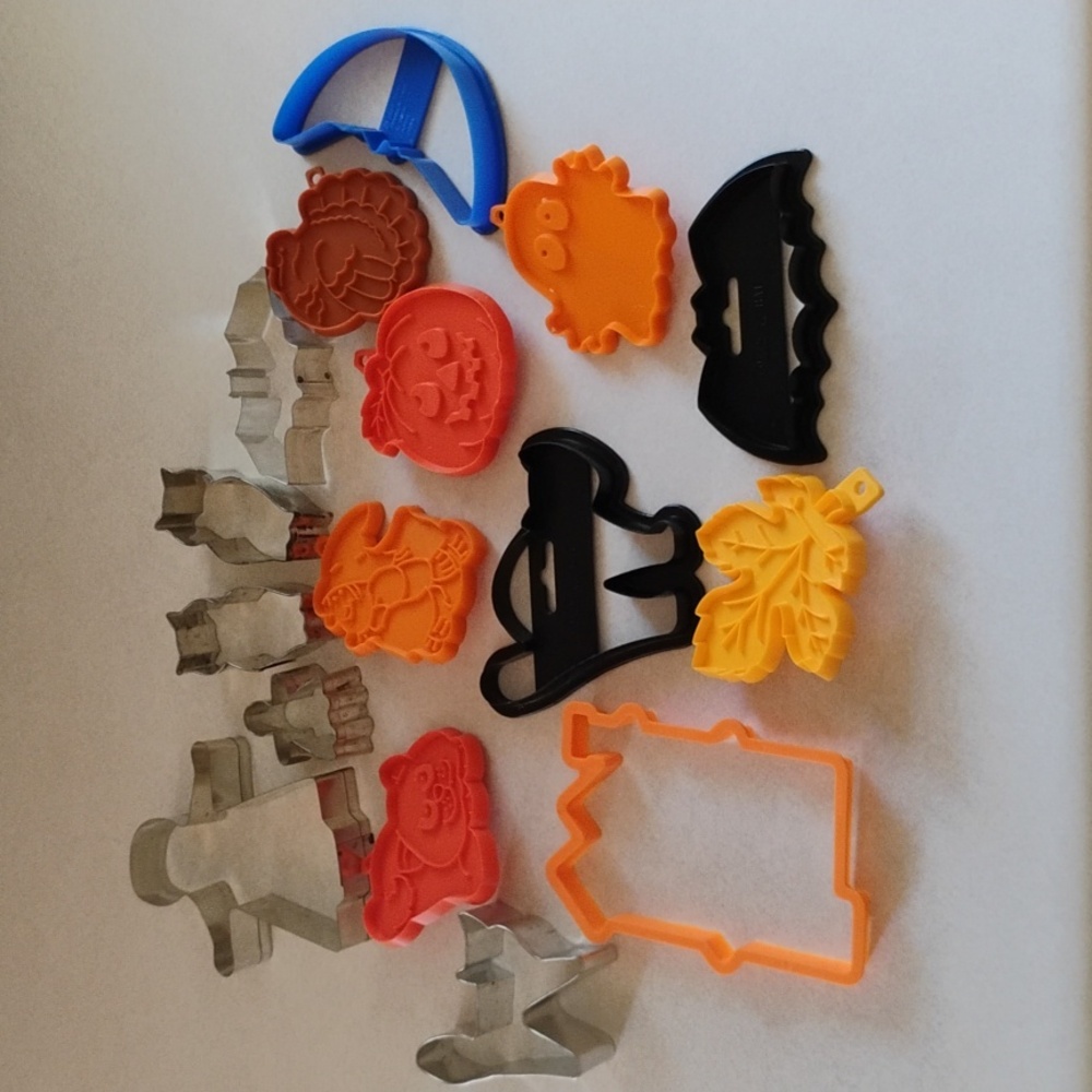 Lot/16 Halloween Fall Thanksgiving Cookie Cutters Ghost Owls Cats Bats Turkey